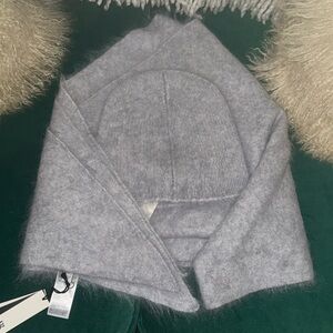 BANANA REPUBLIC SCARF & BEANIE